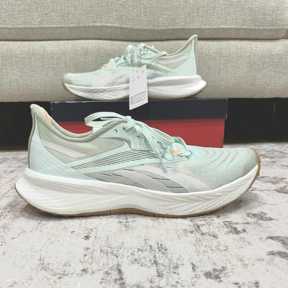 NWT Womens Reebok Shoes - Size 10 - Picture 1 of 1